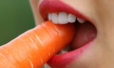 10 amazing nutritional benefits of eating carrots.