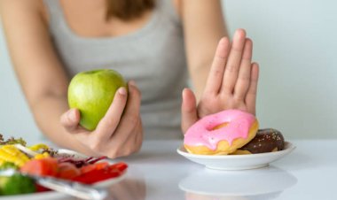 How to Naturally Curb Cravings and Overcome Unhealthy Eating Habits