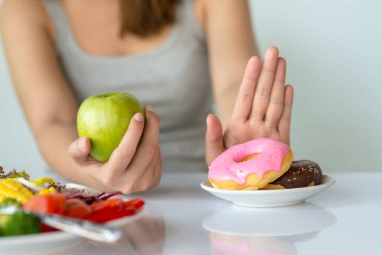 How to Naturally Curb Cravings and Overcome Unhealthy Eating Habits